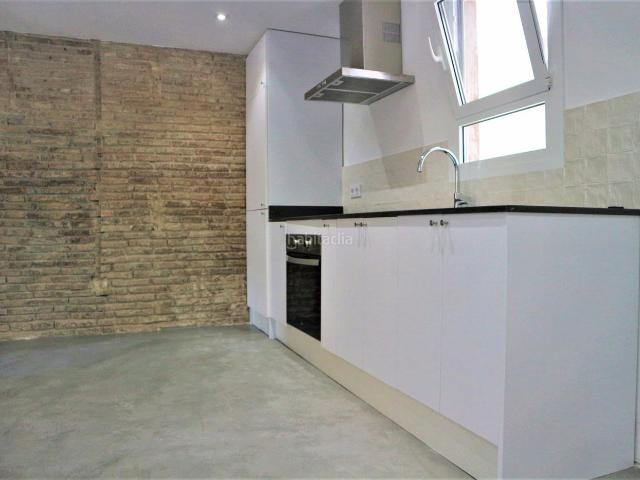 Piso en venta en Barcelona, Raval. Pisos.