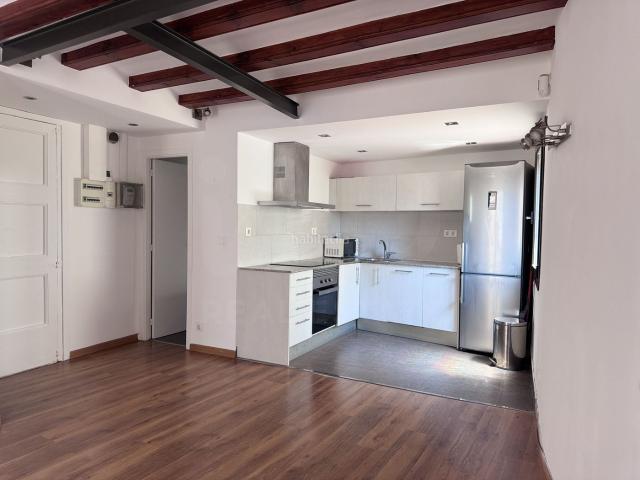 Piso en venta en Barcelona, Raval. Pisos.