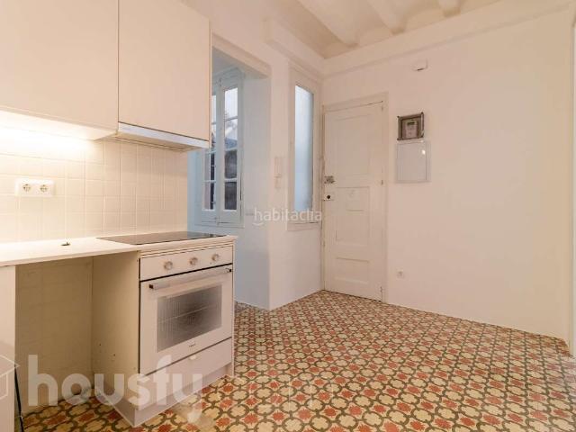 Piso en venta en Barcelona, Raval. Pisos.