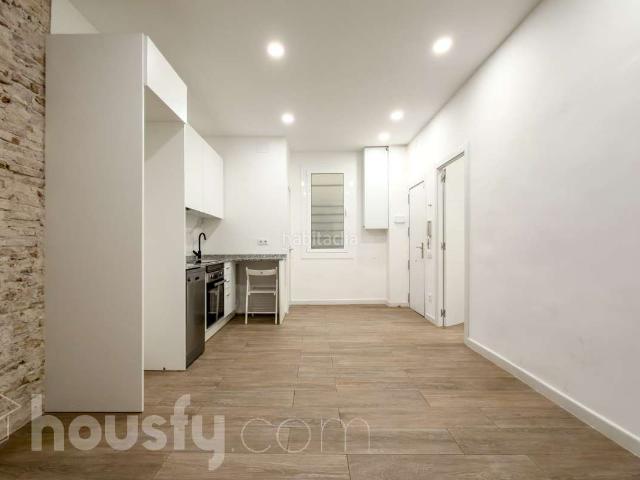Piso en venta en Barcelona, Raval. Pisos.