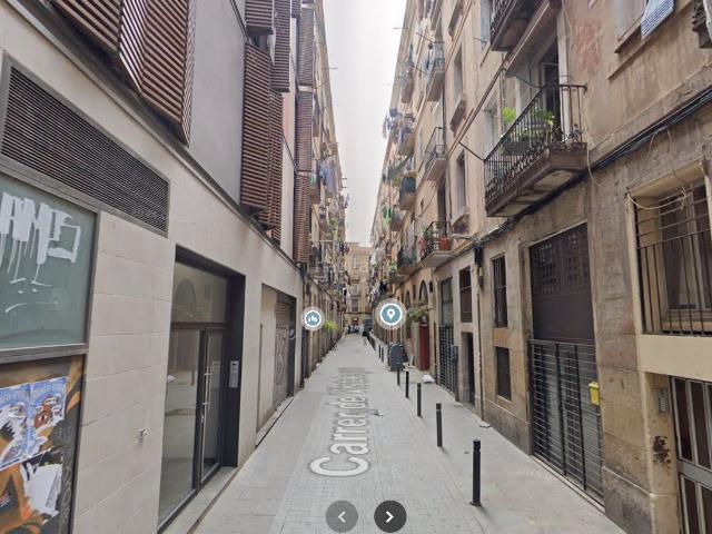 Piso en venta en Barcelona, Raval. Pisos.