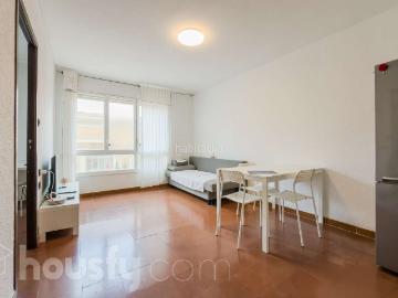 Piso en venta en Barcelona, Raval. Pisos.