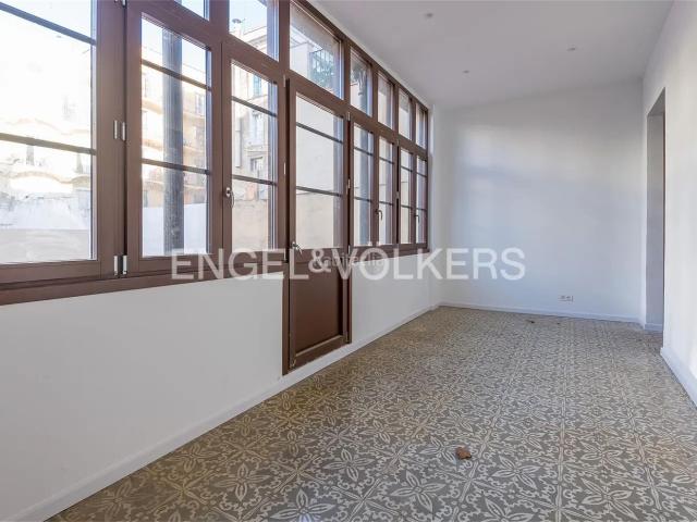 Piso en venta en Barcelona, Raval. Pisos.