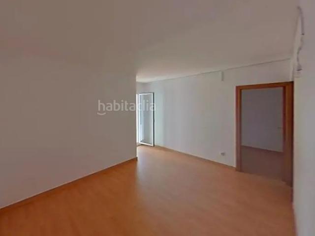 Piso en venta en Barcelona, Roquetes. Barcelona Barcelona. EN RENTABILIDAD se vende alquilado, no se puede visitar ni hipotecar. Pisos.