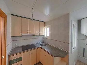 Piso en venta en Barcelona, Roquetes. Barcelona Barcelona. EN RENTABILIDAD se vende alquilado, no se puede visitar ni hipotecar. Pisos.