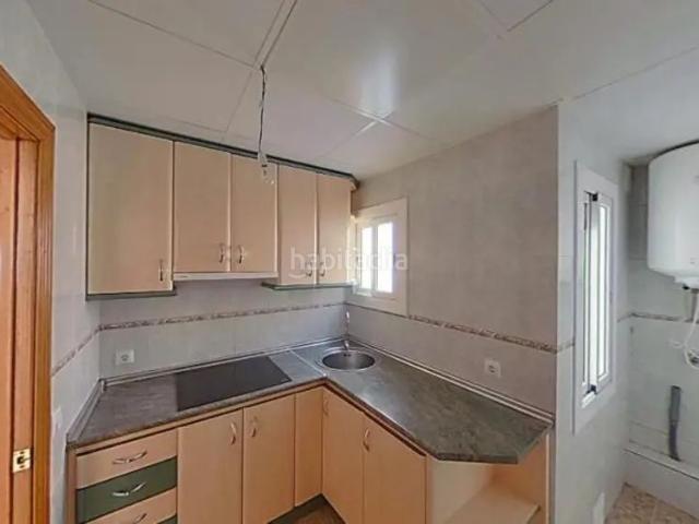 Piso en venta en Barcelona, Roquetes. Barcelona Barcelona. EN RENTABILIDAD se vende alquilado, no se puede visitar ni hipotecar. Pisos.