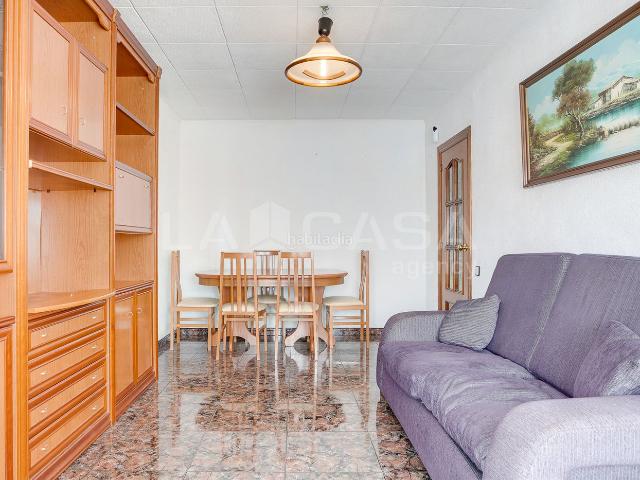 Piso en venta en Barcelona, Sant Martí de Provençals. ASCENSOR TRES HABITACIONES. Pisos.