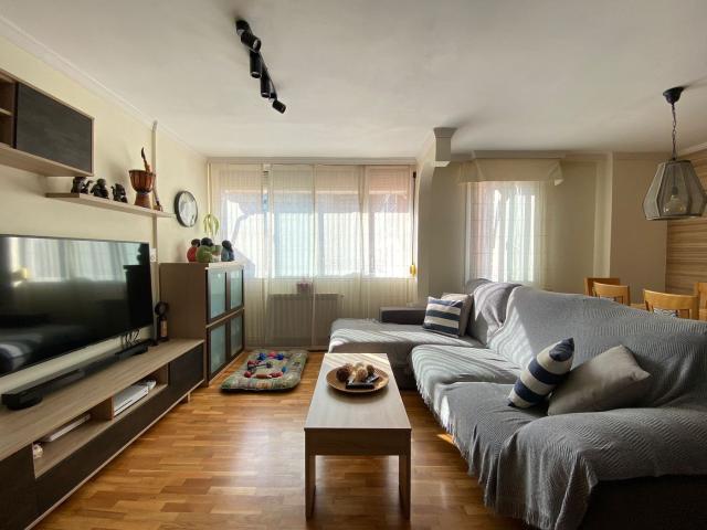 Piso en venta en Barcelona, Sant Martí de Provençals. DUPLEX CON PISCINA COMUNITARIA. Pisos.