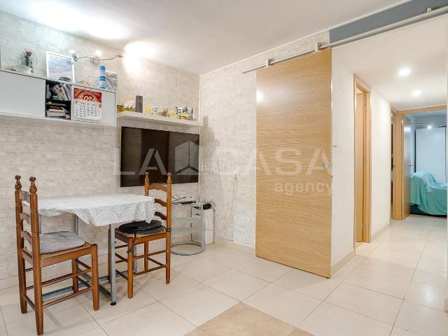 Piso en venta en Barcelona, Sant Martí de Provençals. ? ¡OPORTUNIDAD! PISO DE 3 HABITACIONES CON ASCENSOR, AMUEBLADO Y EQUIPADO ?. Pisos.