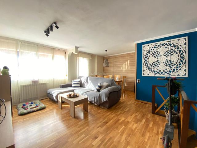 Piso en venta en Barcelona, Sant Martí de Provençals. Piso de 83 m con 3 dormitorios y ascensor en Barcelona. Pisos.