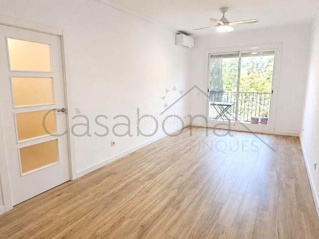 Piso en venta en Barcelona, Sant Martí de Provençals. PISO EN GRAN VIA, REFORMADO, 88 m2, AMPLIO SALÓN COMEDOR, TERRAZA, VISTAS AL PARQUE, 4 HABITACIONES 2 DOBLES, 1 BAÑO, 2 ASCENSORES. Pisos.
