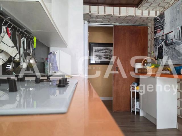 Piso en venta en Barcelona, Sant Martí de Provençals. Piso exterior de 4 habitaciones con 2 balcones en Sant Martí. Pisos.
