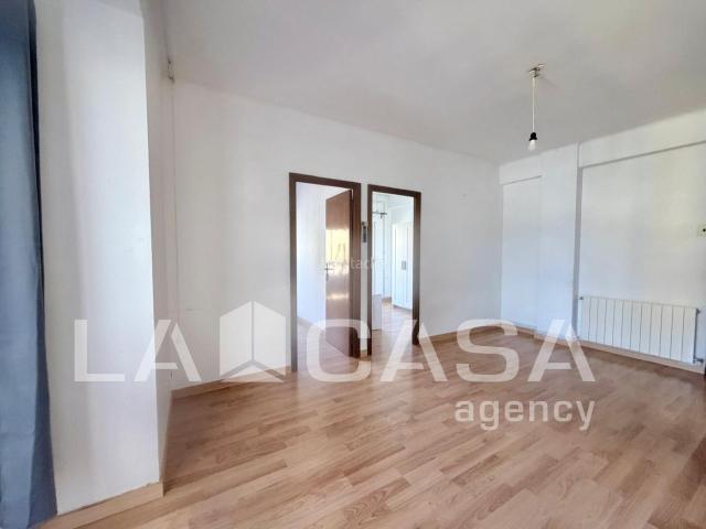 Piso en venta en Barcelona, Sant Martí de Provençals. TRES HABITACIONES DOS BALCONES. Pisos.