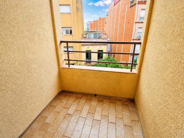 Piso en venta en Barcelona, Sant Andreu de Palomar. Excelente vivienda exterior en Gran de Sant Andreu. Pisos.