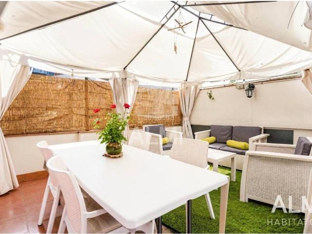 Piso en venta en Barcelona, Sant Andreu de Palomar. Espectacular piso reformado con gran terraza de 36 m en el centro de Sant Andreu. Pisos.