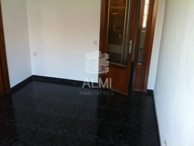 Piso en venta en Barcelona, Sant Andreu de Palomar. Piso en venta en la calle Gran de Sant Andreu. Pisos.