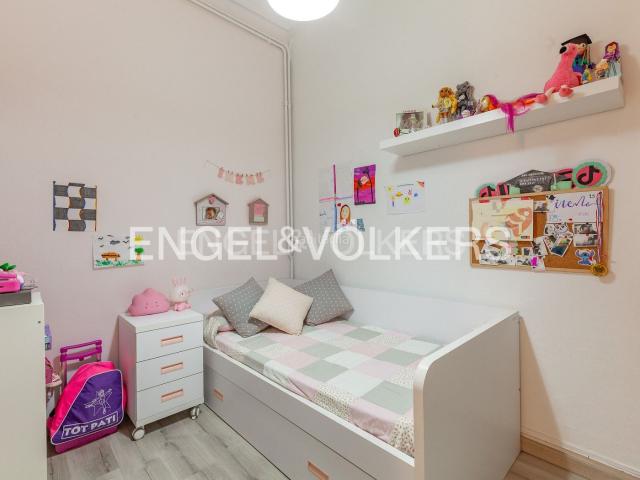 Piso en venta en Barcelona, Sant Andreu de Palomar. PISO PARA INVERSOR, ALQUILADO EN RENTA ANTIGUA. Pisos.