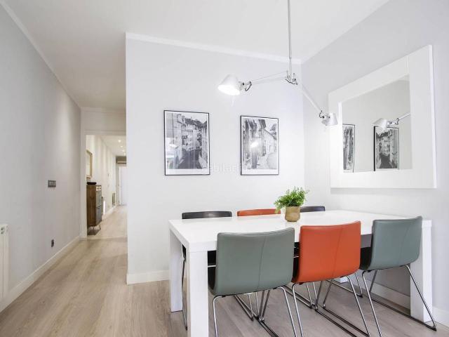 Piso en venta en Barcelona, Sant Antoni. Un espectáculo de piso en barrio Sant Antoni. Pisos.