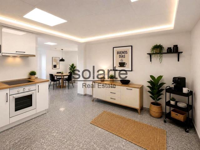 Piso en venta en Barcelona, Sant Antoni. Vivienda espaciosa y luminosa con todas las comodidades. Pisos.