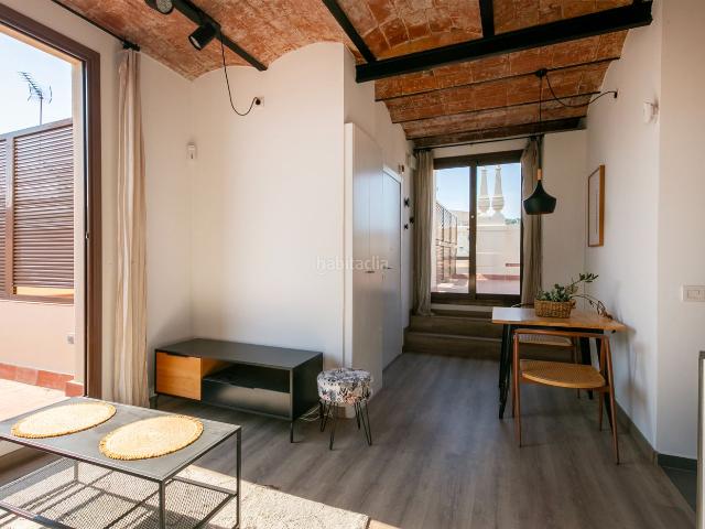 Piso en venta en Barcelona, Sant Antoni. Ático en Av Paral·lel con dos terrazas. Pisos.
