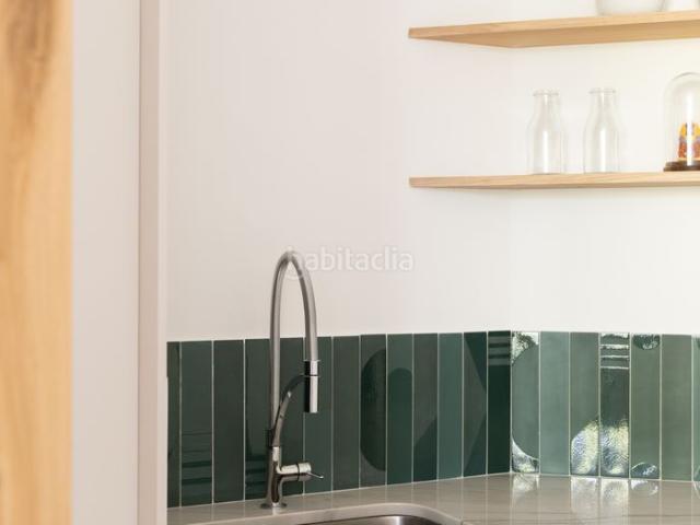 Piso en venta en Barcelona, Sant Antoni. Exclusivo apartamento en planta alta con terraza, parking y trastero en Sant Antoni. Pisos.