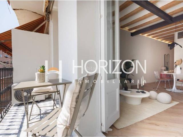 Piso en venta en Barcelona, Sant Antoni. Exclusivo piso de diseño con terraza sur y carácter histórico en la calle Parlament Sant Antoni. Pisos.