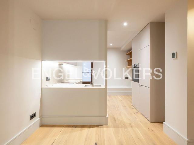Piso en venta en Barcelona, Sant Antoni. Exclusivo y tranquilo apartamento en Eixample. Pisos.