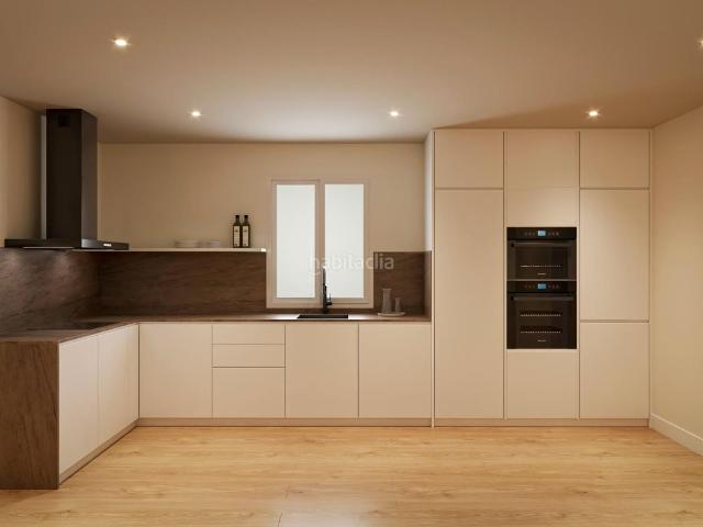 Piso en venta en Barcelona, Sant Antoni. Exclusiva propiedad a estrenar con gran terraza privada. Pisos.