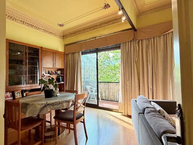 Piso en venta en Barcelona, Sant Antoni. FINCA DEL 1929, LUMINOSO. Pisos.