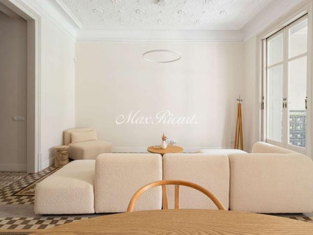 Piso en venta en Barcelona, Sant Antoni. Gran piso principal con espectacular terraza en Eixample 147m. Pisos.