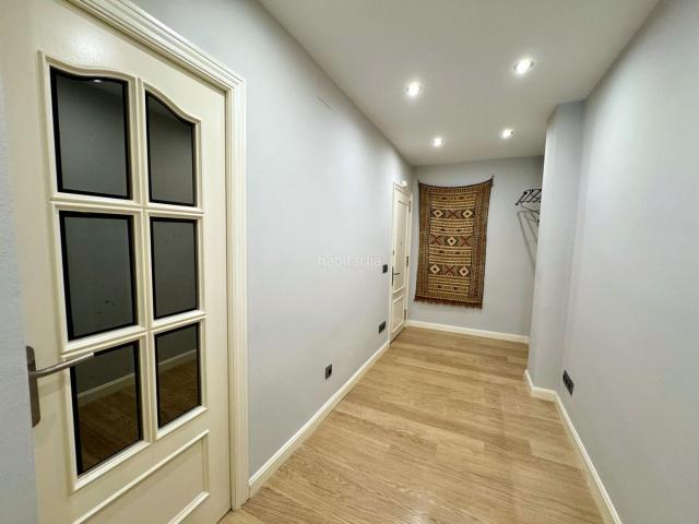 Piso en venta en Barcelona, Sant Antoni. Luminoso piso alto en Sant Antoni con parking y acceso directo amplitud, sol y ubicación inmejorable. Pisos.