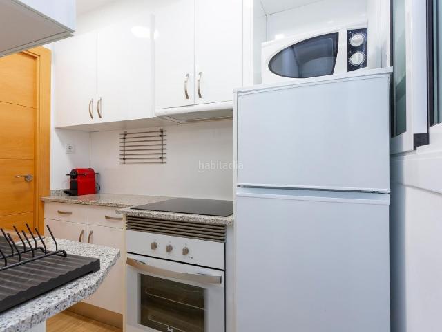 Piso en venta en Barcelona, Sant Antoni. Luminoso piso de cuatro habitaciones en Sant Antoni, listo para entrar a vivir. Pisos.