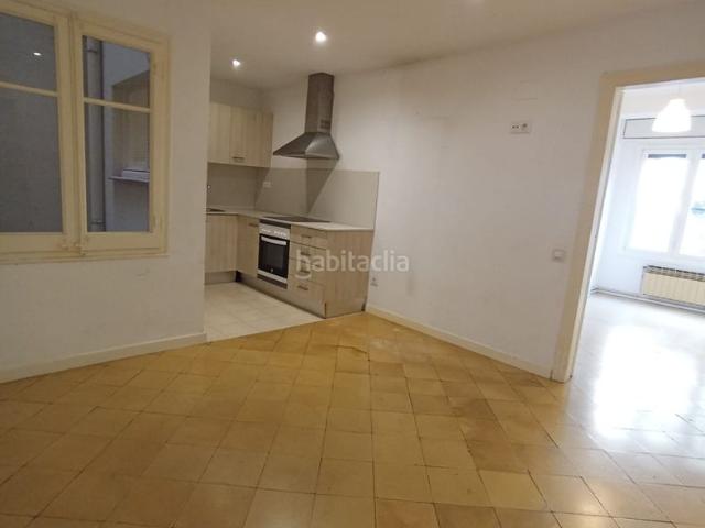 Piso en venta en Barcelona, Sant Antoni. Luminoso piso de 3 habitaciones y 2 baños con ascensor! Listo para entrar a vivir. Pisos.