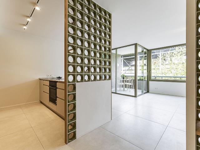 Piso en venta en Barcelona, Sant Antoni. Magnífica vivienda luminosa y exterior en Sant Antoni. Pisos.