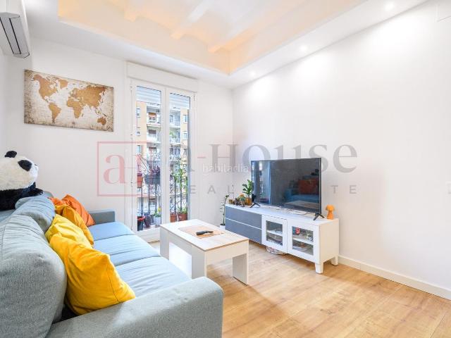 Piso en venta en Barcelona, Sant Antoni. PISO CON BALCÓN EN AVENIDA MISTRAL. Pisos.