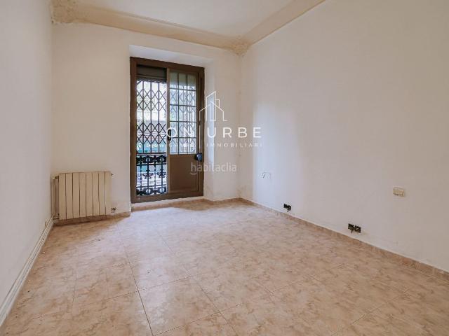 Piso en venta en Barcelona, Sant Antoni. PISO EN VENTA CALLE CALABRIA TERRAZA DE 21m. Pisos.