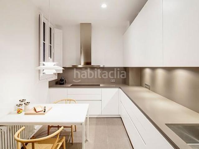 Piso en venta en Barcelona, Sant Antoni. Piso en venta con Terraza Sant Antoni, Barcelona. Pisos.