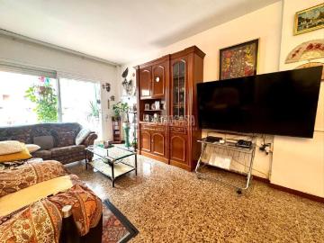 Piso en venta en Barcelona, Sant Antoni. Piso en venta en Barcelona. Pisos.