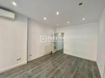 Piso en venta en Barcelona, Sant Antoni. PISO EN VENTA EN CALLE CALÀBRIA. Pisos.