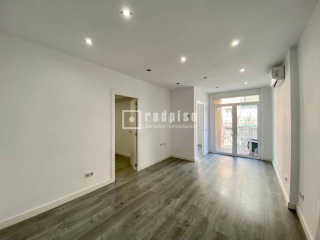 Piso en venta en Barcelona, Sant Antoni. PISO EN VENTA EN CALLE CALÀBRIA. Pisos.