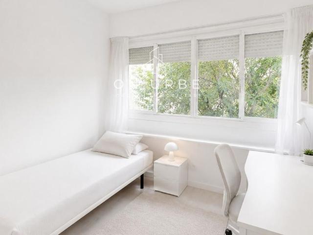 Piso en venta en Barcelona, Sant Antoni. PISO EN VENTA EN CALLE ROCAFORT. Pisos.
