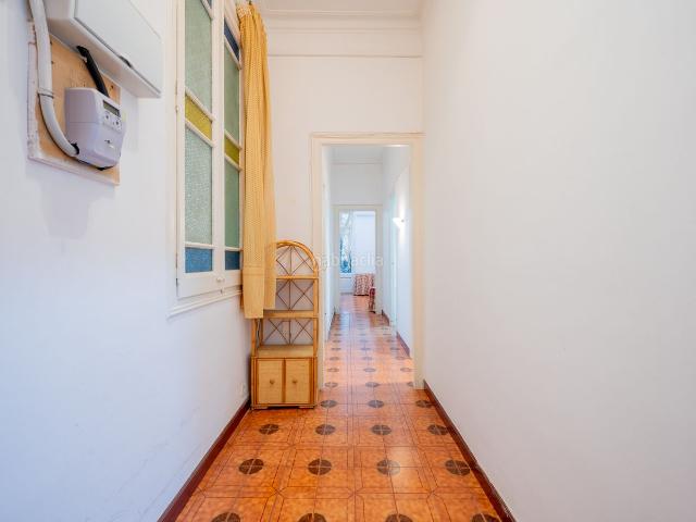 Piso en venta en Barcelona, Sant Antoni. Piso en zona sant antoni. Pisos.