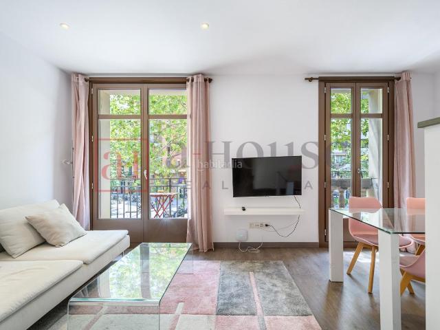 Piso en venta en Barcelona, Sant Antoni. PISO REFORMADO CON BALCÓN Y TERRAZA EN SANT ANTONI. Pisos.