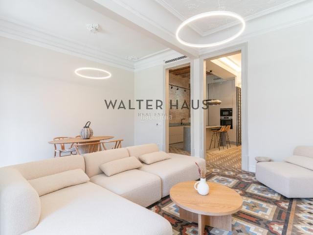 Piso en venta en Barcelona, Sant Antoni. Piso reformado con terraza de 410 m² en finca regia en L'Eixample, Barcelona. Pisos.