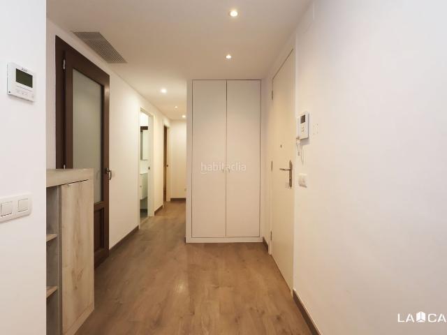 Piso en venta en Barcelona, Sant Antoni. PISO REFORMADO EN VENTA En Avinguda del Paral·lel, Barcelona, Catalunya, España. Pisos.