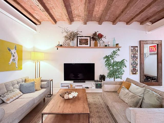 Piso en venta en Barcelona, Sant Antoni. Piso reformado en venta en Sant Antoni de 2 habitaciones. Pisos.