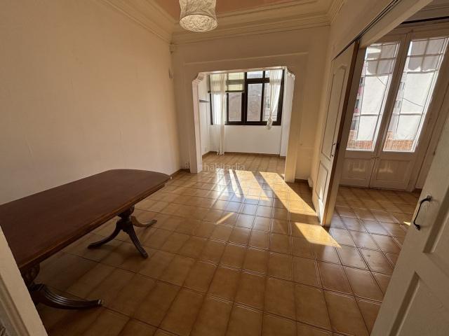 Piso en venta en Barcelona, Sant Antoni. Pisos.