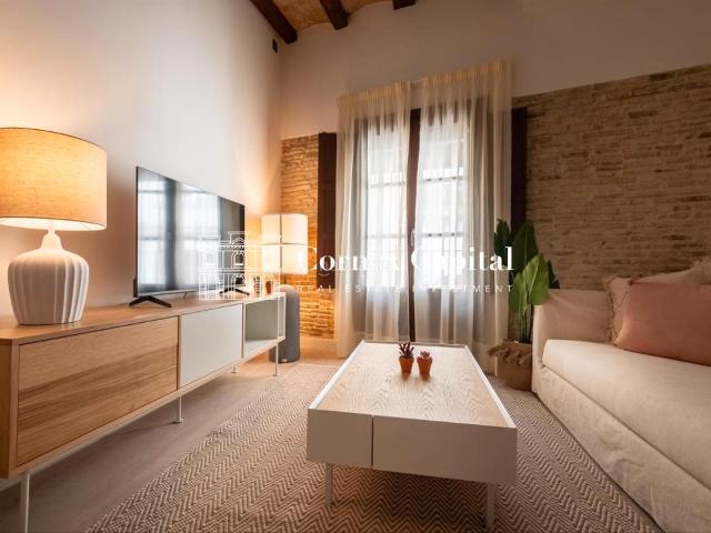 Piso en venta en Barcelona, Raval. Pisos.