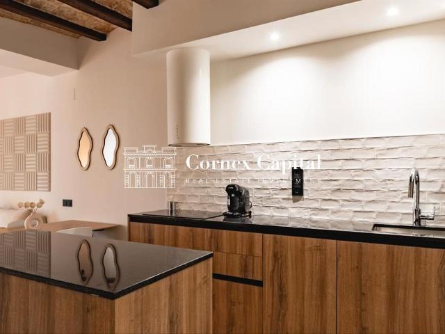 Piso en venta en Barcelona, Raval. Pisos.