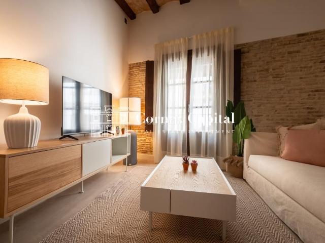 Piso en venta en Barcelona, Raval. Pisos.